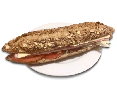 Bocadillo de xamón cocido e queixo, con leituga, tomate e pepinillos