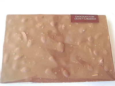 Tabletón chocolate con leche y caramelo con frutos
