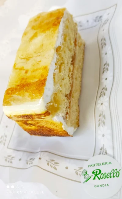 Corte Merengue crema améndoa