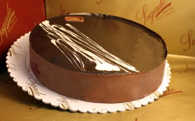 Txokolate beltzezko mousse-a