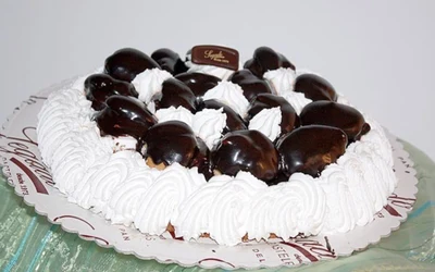 Pastís de Profiteroles