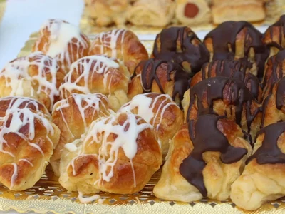 Croisanitos assortits banyats de Xocolata i Xocolata blanca