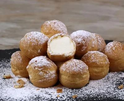 Bunyols farcits de nata