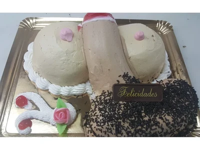Pastís Eròtic amb forma de pits i penis