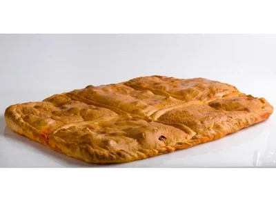 Empanada mit salmó, formatge i dàtils