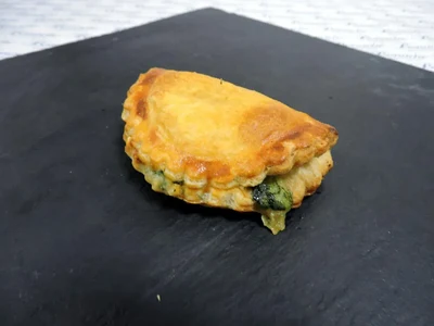 Bandexa de Empanadillas de Biscoito de Espinacas.