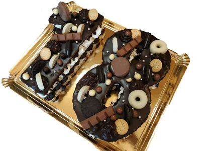 Pastís en forma de número de xocolata
