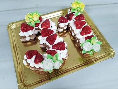 Pastís en forma de número de fruites