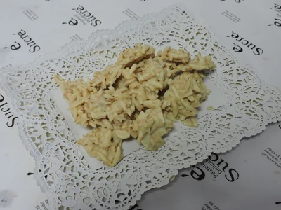Almendra-arrokak txokolate zuriarekin
