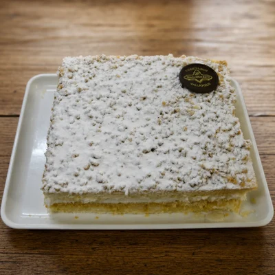 Tarta hojaldre nata-crema