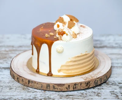 Sagar eta Toffee Layer Cake