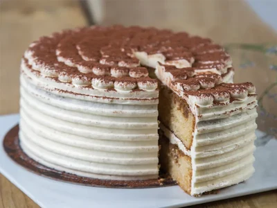 Tiramisú Layer Cake ARGAZKIAREKIN
