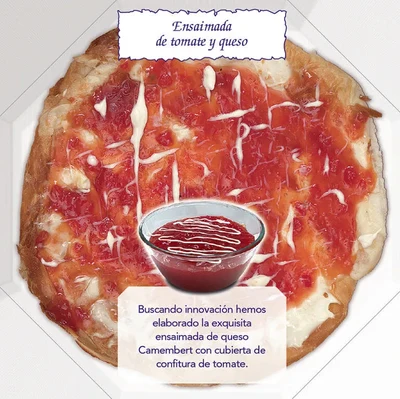 Ensaimada queso camembert con confitura de tomate
